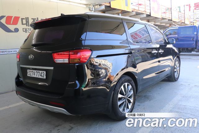 Kia Carnival 9-seater Luxury — пробег 216 592 км — фото 2 из 5