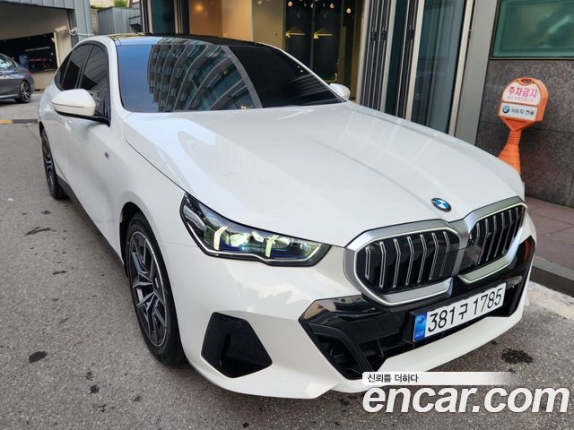 BMW 5-Series 520i M Sport — пробег 1 020 км — фото 2 из 5