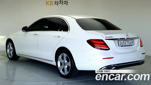 Mercedes-Benz E-Class E220d Avantgarde — пробег 90 443 км — фото 5 из 5