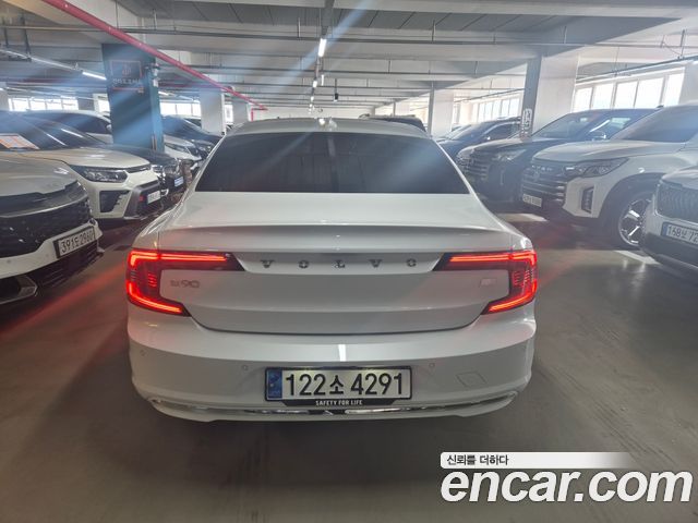 Volvo S90 T8 AWD Inscription — пробег 182 900 км — фото 4 из 5