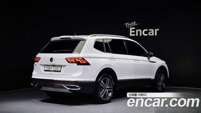 Volkswagen Tiguan 2.0 TSI Prestige — пробег 29 305 км — фото 2 из 5