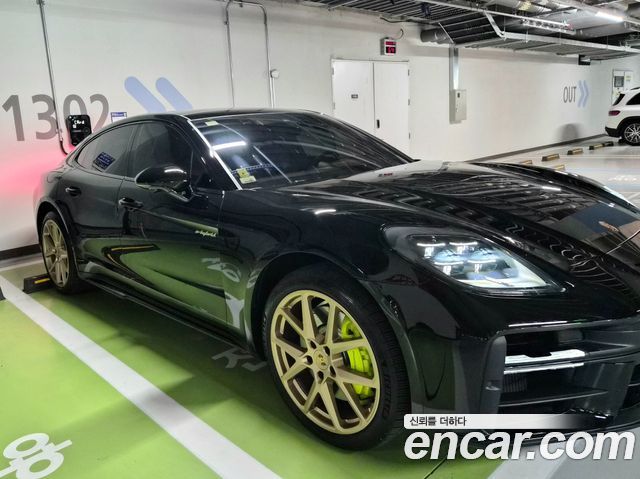 Porsche Panamera 2.9 AWD E-Hybrid — пробег 17 500 км — фото 2 из 5