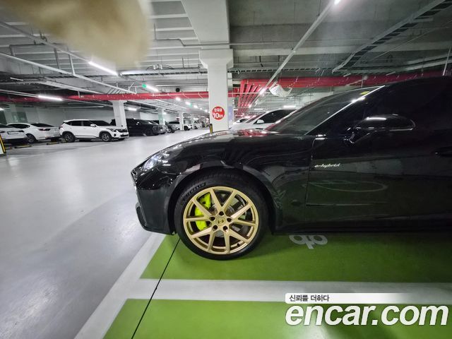 Porsche Panamera 2.9 AWD E-Hybrid — пробег 17 500 км — фото 5 из 5