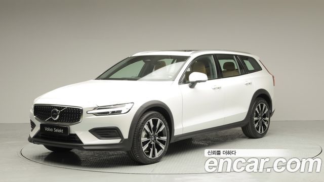 Volvo V60 B5 Ultra AWD — пробег 669 км — фото 1 из 5