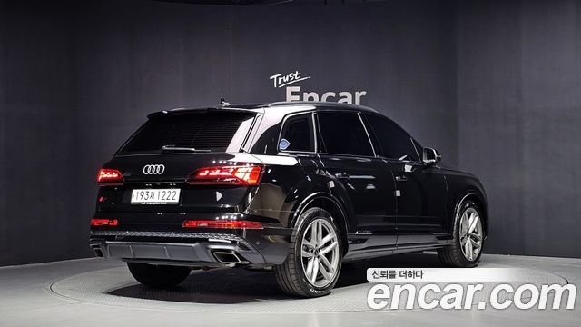 Audi Q7 55 TFSI Quattro Premium — пробег 18 101 км — фото 2 из 5