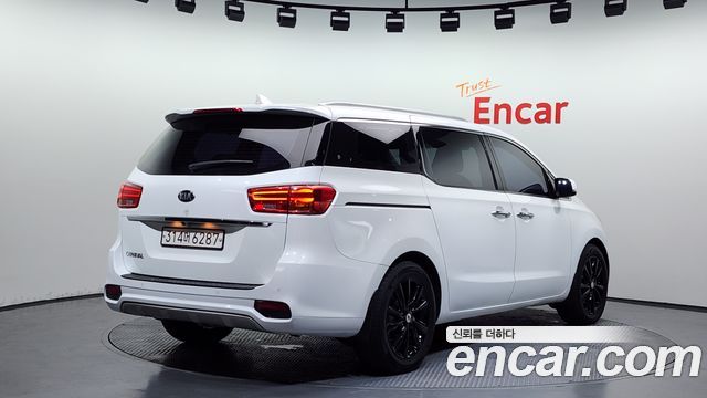 Kia Carnival из Кореи Encar