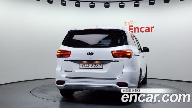 Kia Carnival из Кореи Encar