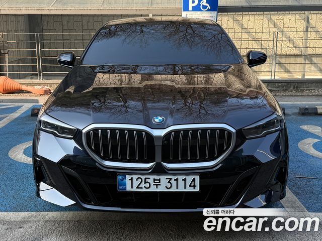 BMW 5-Series 530i xDrive M Sport — пробег 3 574 км — фото 2 из 5