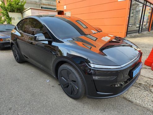 Tesla Model Y Premium RWD — пробег 500 км — фото 3 из 5
