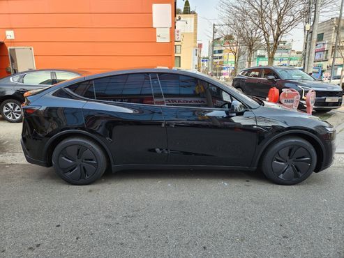 Tesla Model Y Premium RWD — пробег 500 км — фото 4 из 5
