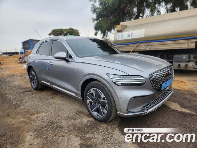 Genesis GV70 e-AWD — пробег 700 км — фото 3 из 5
