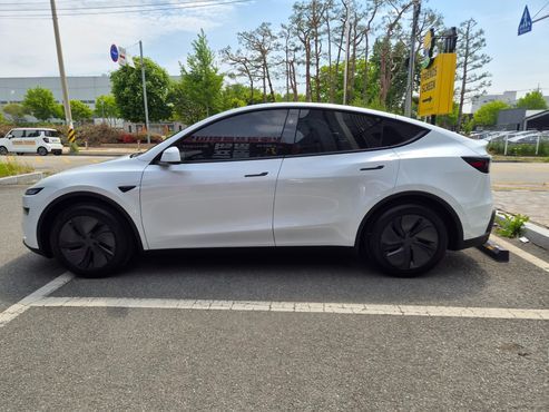 Tesla Model Y Premium RWD — пробег 500 км — фото 3 из 5