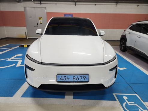 Tesla Model Y Premium RWD — пробег 500 км — фото 1 из 5
