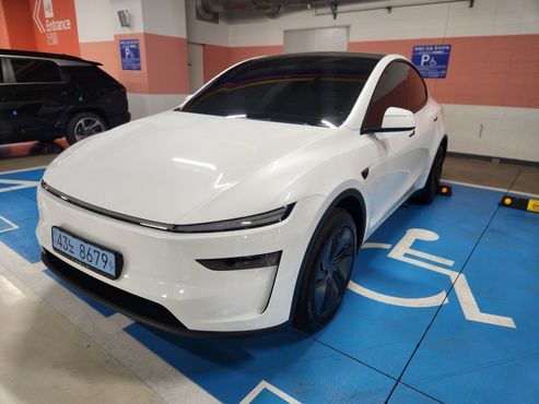 Tesla Model Y Premium RWD — пробег 500 км — фото 2 из 5