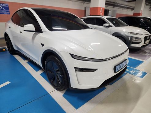 Tesla Model Y Premium RWD — пробег 500 км — фото 3 из 5