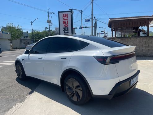 Tesla Model Y Premium RWD — пробег 500 км — фото 5 из 5