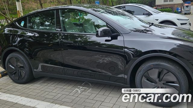 Tesla Model Y Premium RWD — пробег 500 км — фото 2 из 5