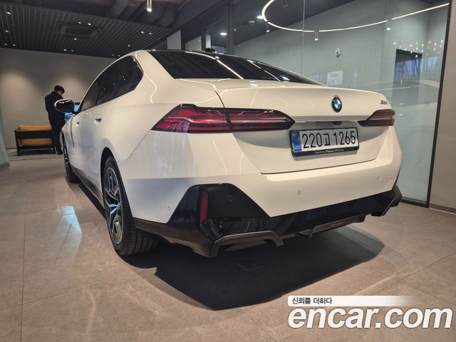 BMW 5-Series 520i M Sport — пробег 3 589 км — фото 4 из 5