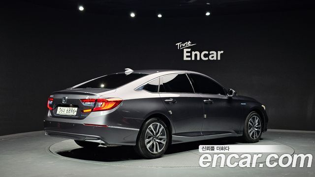 Honda Accord 2.0 Hybrid Touring — пробег 83 945 км — фото 2 из 5