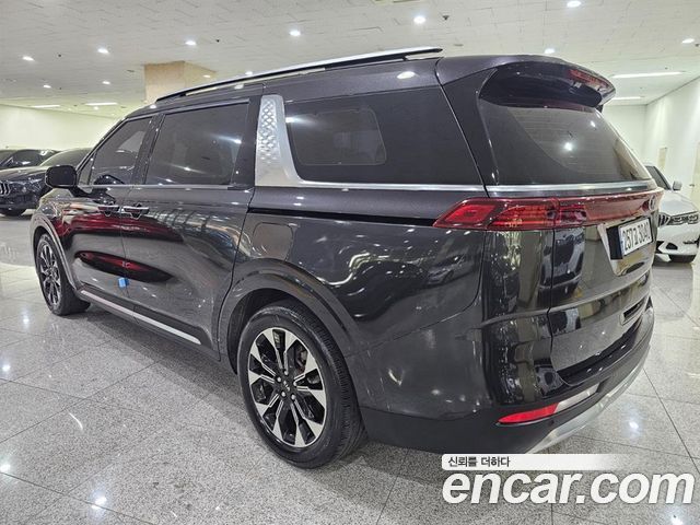 Kia Carnival 9-Seater Signature — пробег 217 591 км — фото 3 из 5
