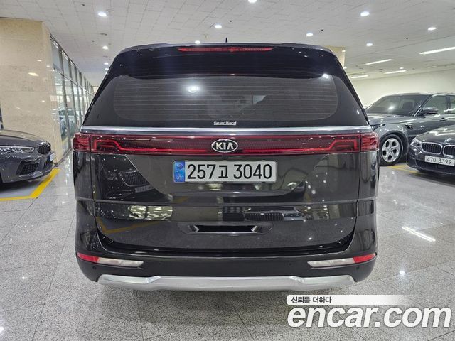 Kia Carnival 9-Seater Signature — пробег 217 591 км — фото 4 из 5