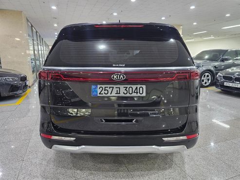 Kia Carnival 9-Seater Signature — пробег 217 591 км — фото 4 из 5