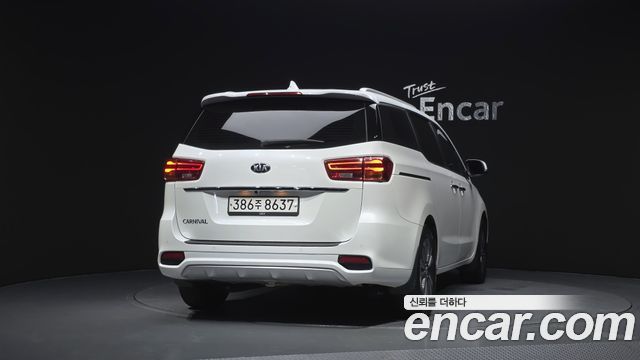 Kia Carnival из Кореи Encar