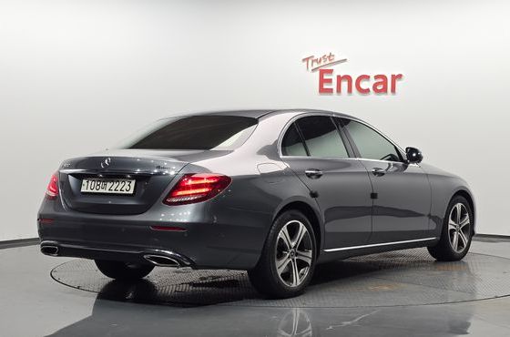 Mercedes-Benz E-Class E300 4MATIC AV Intelligent Drive — пробег 76 318 км — фото 2 из 5