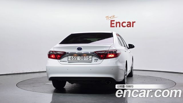 Toyota Camry Hybrid LE — пробег 71 538 км — фото 4 из 5
