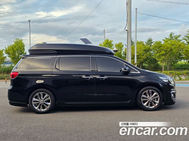 Kia Carnival Gasoline 9-seater Hi-Limousine Noblesse — пробег 192 000 км — фото 4 из 5