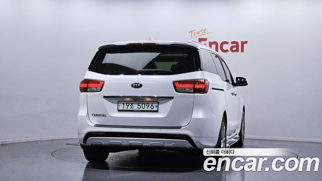 Kia Carnival из Кореи Encar
