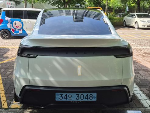 Tesla Model Y Premium RWD — пробег 928 км — фото 2 из 5