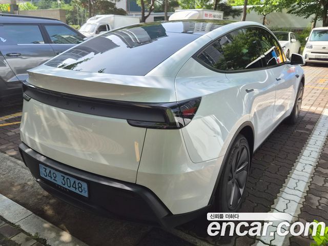 Tesla Model Y Premium RWD — пробег 928 км — фото 3 из 5
