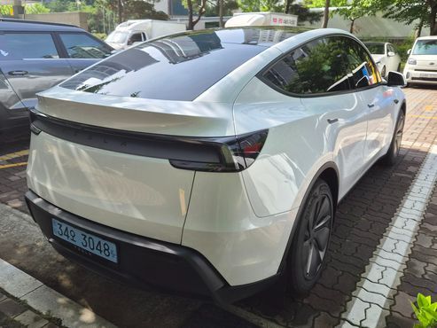 Tesla Model Y Premium RWD — пробег 928 км — фото 3 из 5