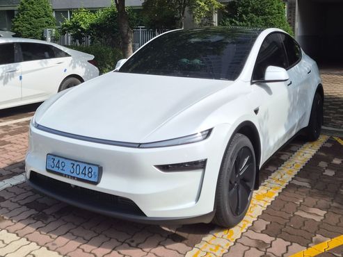 Tesla Model Y Premium RWD — пробег 928 км — фото 4 из 5