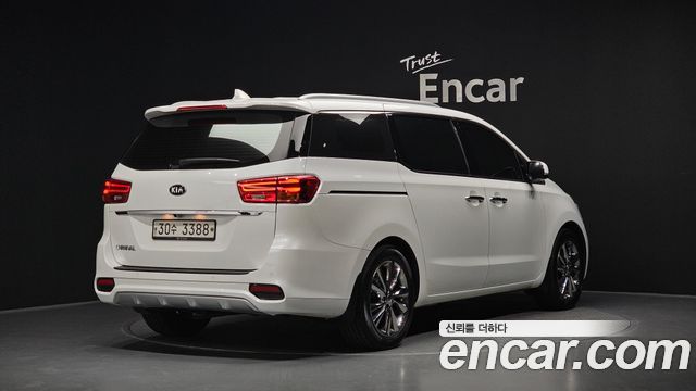 Kia Carnival из Кореи Encar