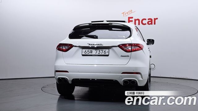 Maserati Levante из Кореи Encar