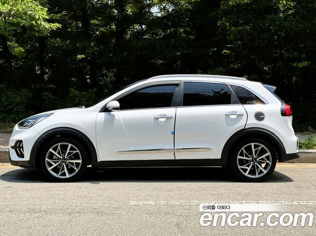 Kia Niro 1.6 HEV Signature — пробег 46 000 км — фото 2 из 5