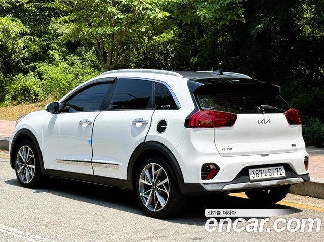 Kia Niro 1.6 HEV Signature — пробег 46 000 км — фото 4 из 5