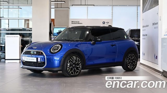 Mini Cooper Favoured — пробег 9 093 км — фото 1 из 5