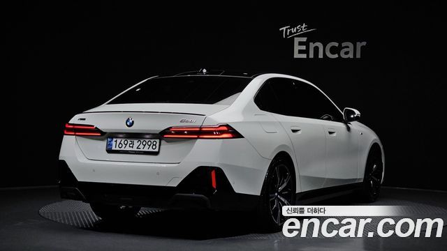 BMW 5-Series 530i xDrive M Sport Pro Special Edition — пробег 22 936 км — фото 2 из 5