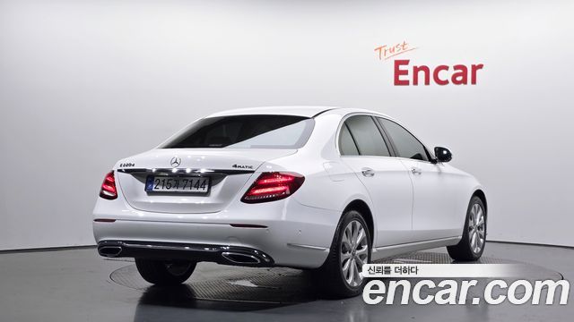 Mercedes-Benz E-Class из Кореи Encar