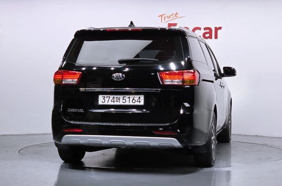 Kia Carnival 9-seater Luxury — пробег 209 053 км — фото 4 из 5