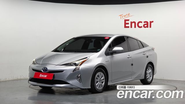 Toyota Prius 1.8 E — пробег 55 844 км — фото 1 из 5