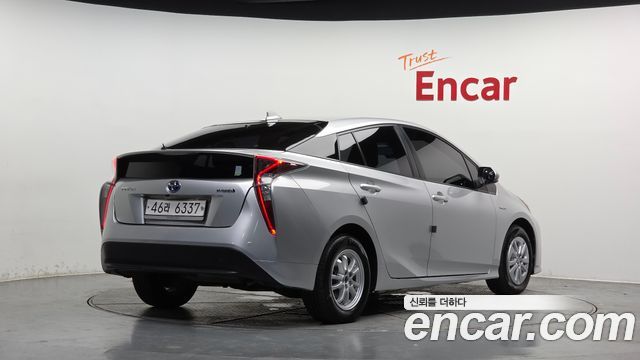 Toyota Prius 1.8 E — пробег 55 844 км — фото 2 из 5