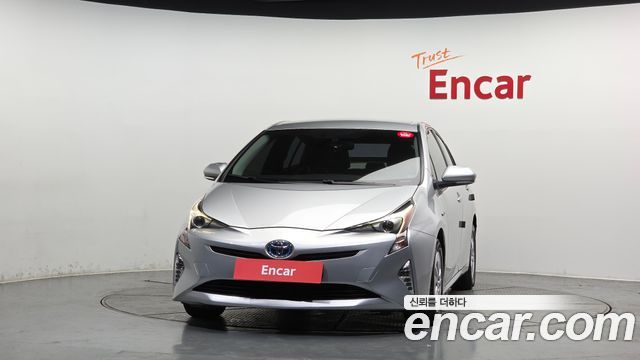 Toyota Prius 1.8 E — пробег 55 844 км — фото 3 из 5