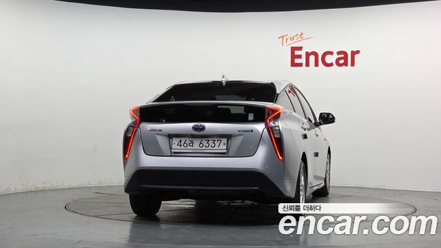 Toyota Prius 1.8 E — пробег 55 844 км — фото 4 из 5