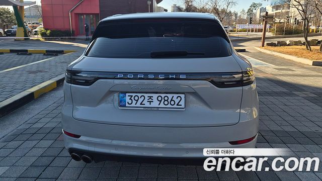 Porsche Cayenne 4.0 Turbo — пробег 9 700 км — фото 4 из 5