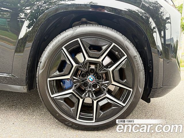 BMW XM 4.4 — пробег 30 538 км — фото 5 из 5
