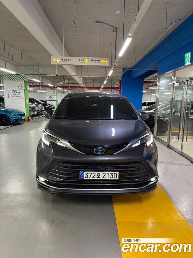 Toyota Sienna 2.5 Hybrid 2WD — пробег 9 814 км — фото 3 из 5